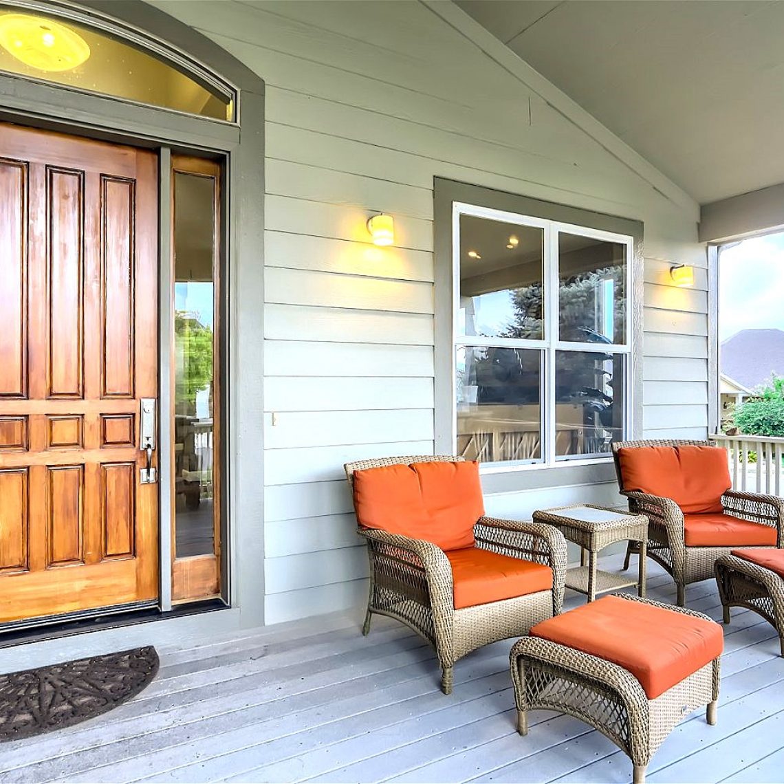 197 Meadow View Parkway - front porch