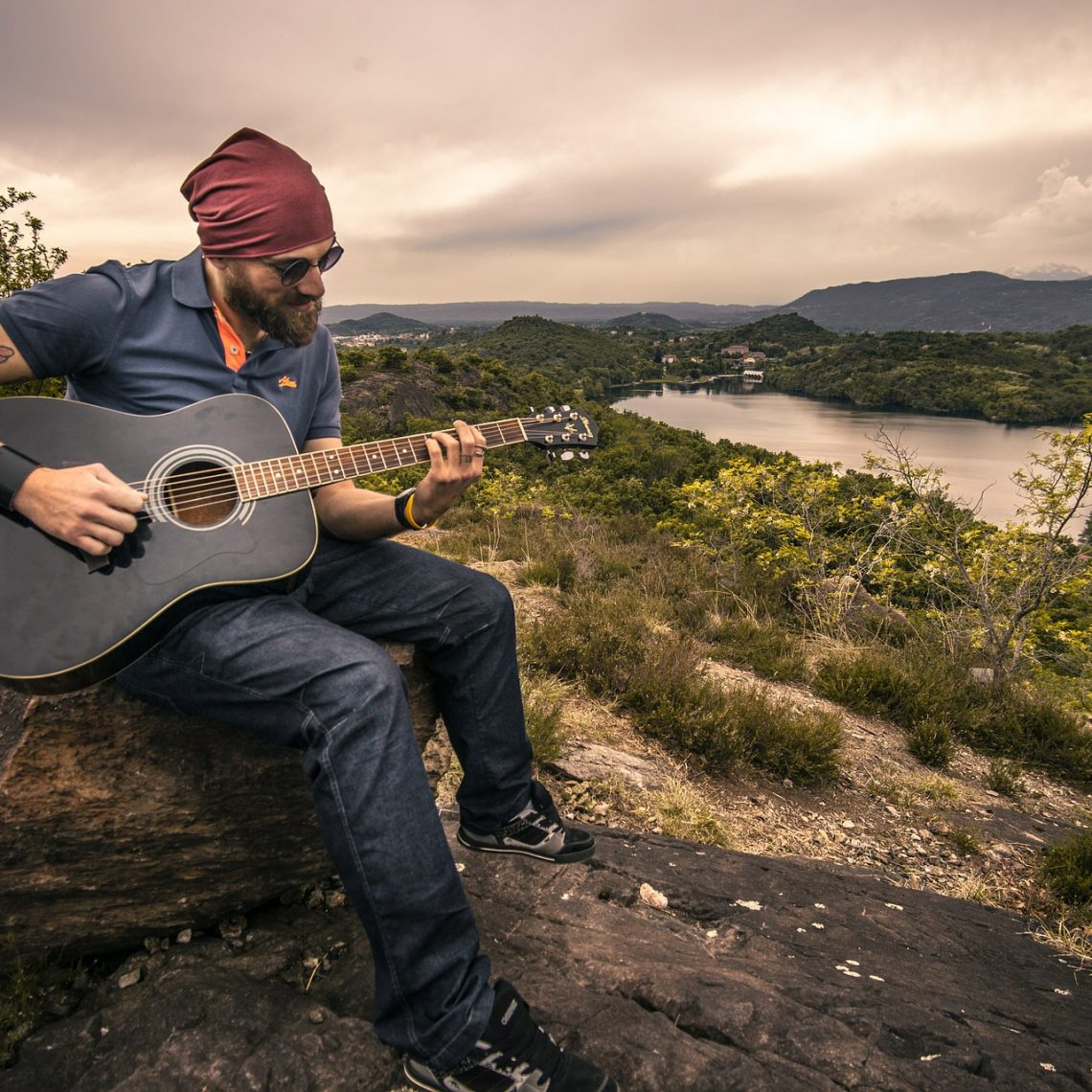 guitarist-407212_1920 (1)
